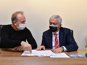 Ticaret Bakanlığı Esnaf Sanatkârlar ve Kooperatifçilik Genel Müdürlüğü Daire Başkanı Yavuz Selim Akçakale, Edirne İl Ticaret Müdürü Mahmut Altun ve Kadın Kooperatifi yöneticilerinden ziyaret.