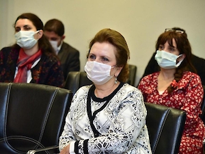 Ticaret Bakanlığı Esnaf Sanatkârlar ve Kooperatifçilik Genel Müdürlüğü Daire Başkanı Yavuz Selim Akçakale, Edirne İl Ticaret Müdürü Mahmut Altun ve Kadın Kooperatifi yöneticilerinden ziyaret.