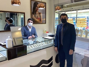 Kuyumcu Üyelerimiz, Oda Personelimiz Tarafından Ziyaret Edilerek ''kuyum Ticareti Yetki Belgesi'' Hakkında Bilgilendirildi.