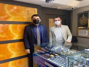 Kuyumcu Üyelerimiz, Oda Personelimiz Tarafından Ziyaret Edilerek ''kuyum Ticareti Yetki Belgesi'' Hakkında Bilgilendirildi.